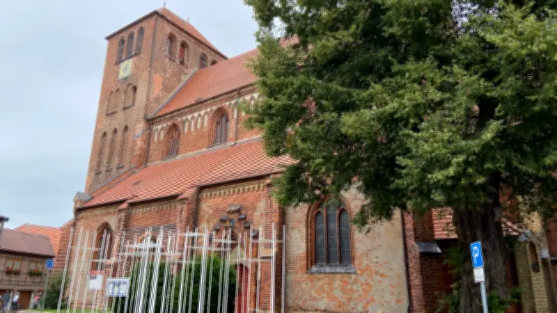 170 Jahre altes Dokument lüftet Geheimnis um vergessene Treppe in Warener Kirche