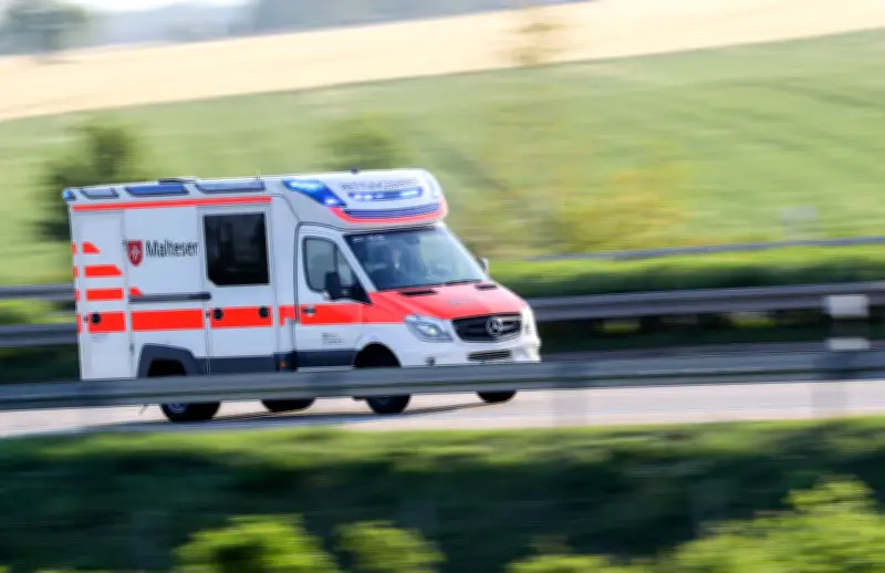 Überholunfall bei Neubrandenburg: Motorradfahrer schwer verletzt