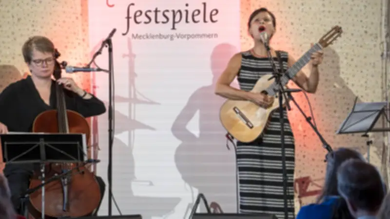 Etta Scollo und Susanne Paul begeistern in Loitz mit Kaléko-Vertonungen