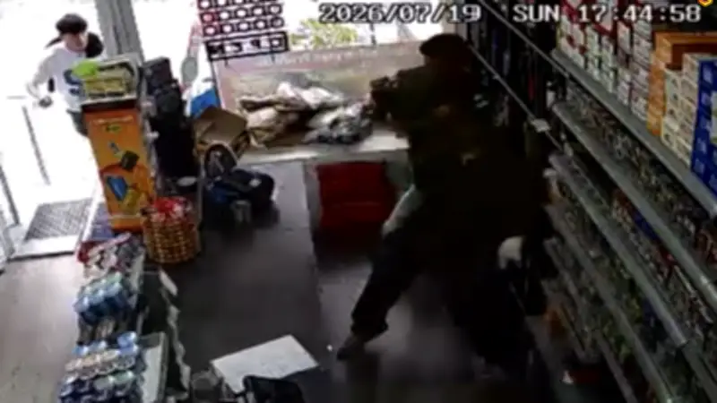 Kiosk-Mitarbeiter schlägt bewaffneten Räuber in die Flucht
