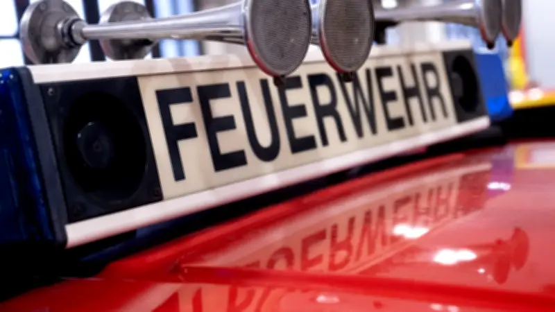 Mehrfamilienhaus in Strasburg: Dachstuhl in Flammen – 500.000 Euro Schaden