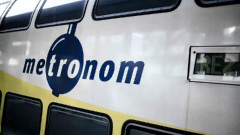 Metronom-Zug in Hamburg-Harburg nach Knall und Rauch evakuiert