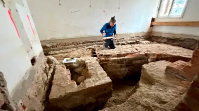 Neuer Fund auf dem Gadebuscher Schlossberg: Massive Mauer entdeckt