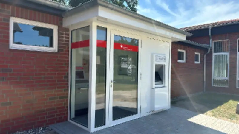 Neuer Sparkassen-Standort in Eldena: SB-Bereich in der Bahnhofsstraße