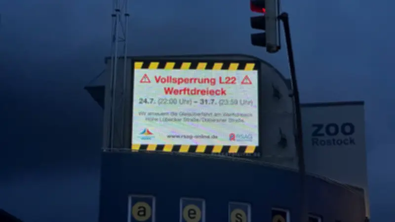 Rostock: RSAG warnt mit Großdisplays vor Vollsperrung am Werftdreieck