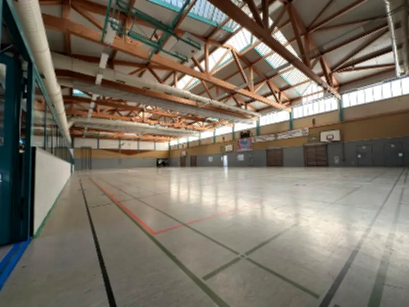 Rätsel um abgestürzte Fenster in Kieler Sporthallen gelöst