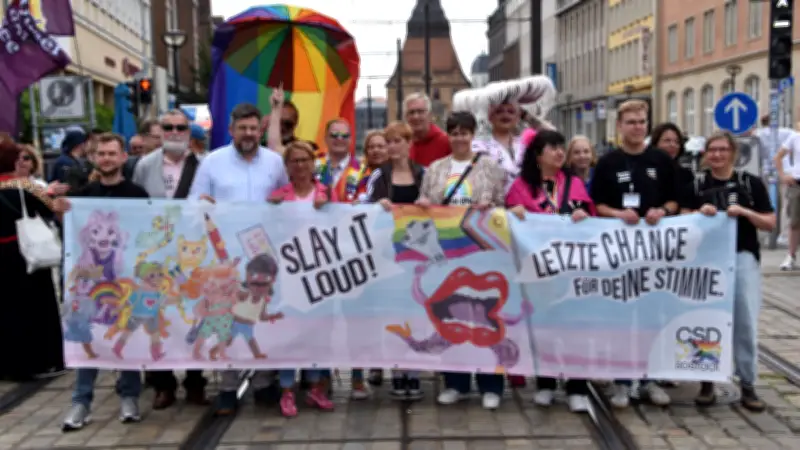 „Slay it loud!“: Größter CSD in MV mit 6500 Teilnehmern in Rostock