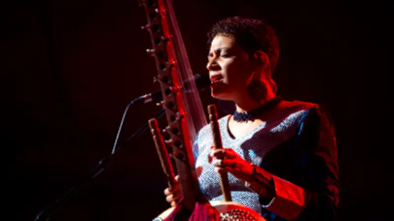 Sona Jobarteh: Erste professionelle Kora-Spielerin beim SHMF