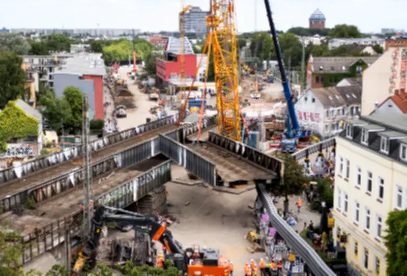 Sternbrücke Hamburg: Transport der 3.700 Tonnen schweren Brücke gestartet