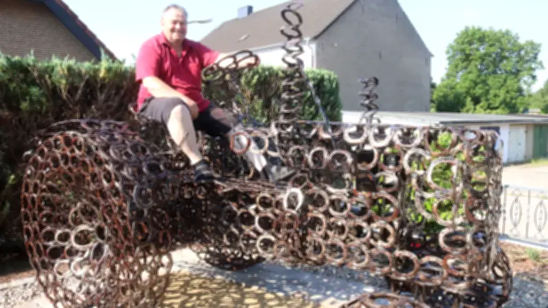 Strasburger baut Oldtimer-Traktor aus 1551 Hufeisen