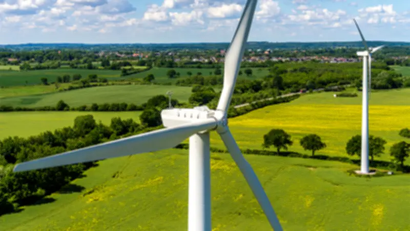 Strommix 2025: Rekord bei Erneuerbaren, Ziele aber in Gefahr