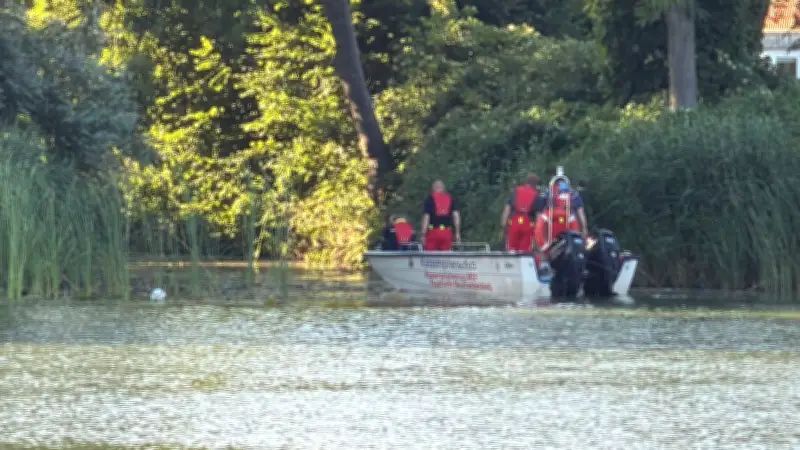 Tragödie am Mühlenteich in Friedland: 18-Jähriger stirbt nach Sprung für Ball