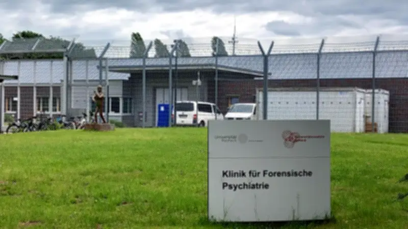 Vier Patienten flüchten aus Maßregelvollzug Rostock – Neue Sicherheitsmaßnahmen