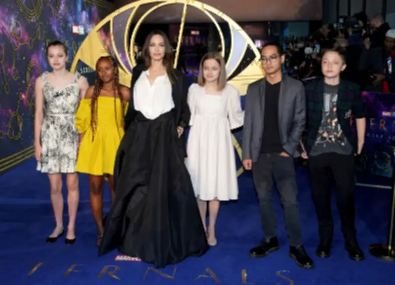 Vivienne Jolie-Pitt will Nachnamen des Vaters ablegen