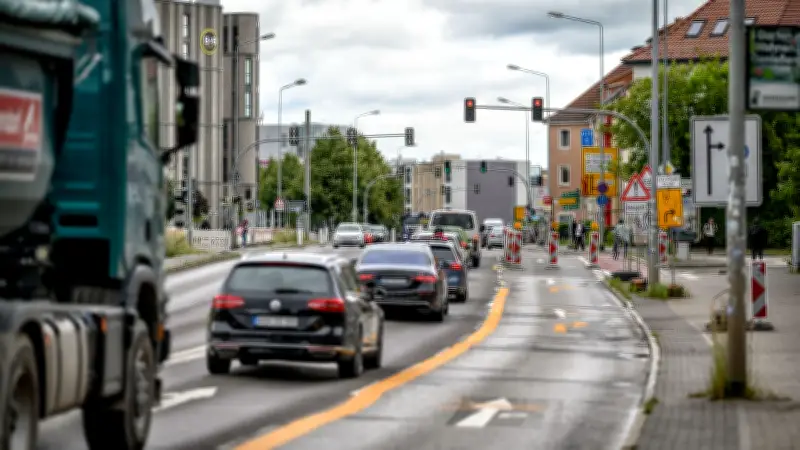 Vollsperrung der L22 in Rostock: Bauarbeiten am Werftdreieck