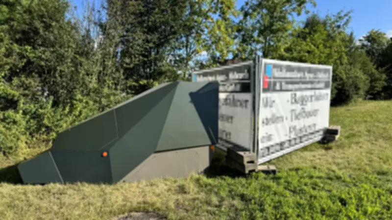 Werbebanner blockiert Blitzer in Wulkenzin: Rätselhafte Aktion