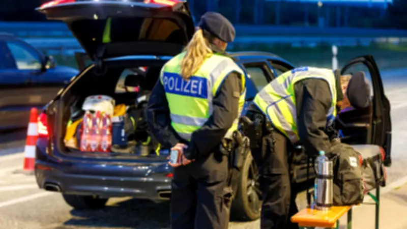 Zwei per Haftbefehl gesuchte Männer in Pomellen festgenommen