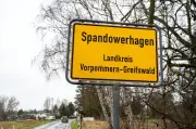 Bagger stürzt bei Uferarbeiten in Peenestrom – Fahrer verletzt