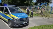 Bauarbeiter stürzt nach Baumsturz in vier Meter tiefen Graben