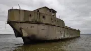 Betonwrack vor Wismar: Schiff aus Kriegsnot seit Jahrzehnten in der Ostsee