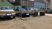 Familie verwandelt Schlagloch-Brache in zwölf Parkplätze in Teterow