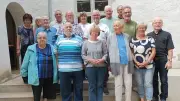 Klassentreffen nach 55 Jahren in ehemaliger Turnhalle des Wasserschlosses Quilow