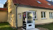 Snackautomat in Görmin sorgt für Nachschub und Kritik an Helligkeit