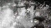 Spaziergang zu Brunnen und Wasserkunst in Rostock