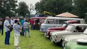 Viertes Oldtimertreffen in Frauenmark: DDR-Kultwagen und Spende für Hospiz
