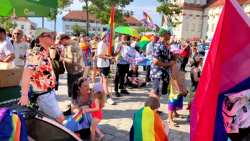 1000 Menschen feiern CSD in Neustrelitz – mit ernster Botschaft