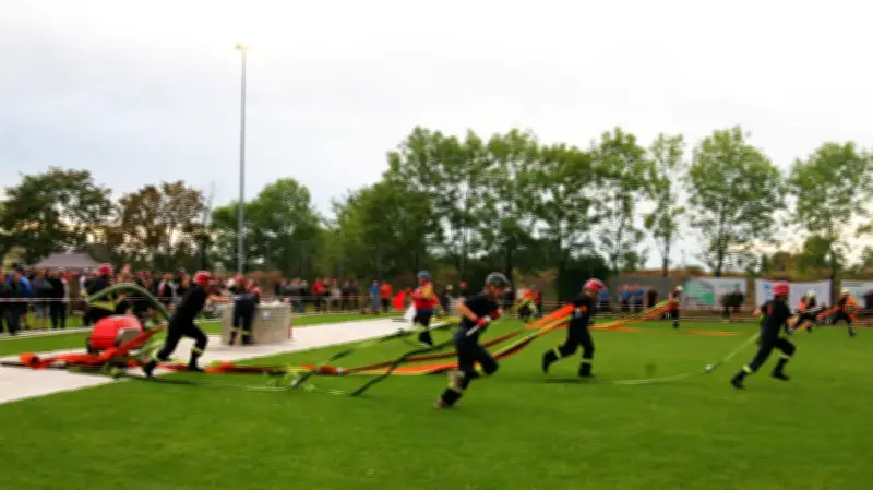 15. Flutlichtpokal in Spornitz: Wehrleute messen sich im sportlichen Wettkampf