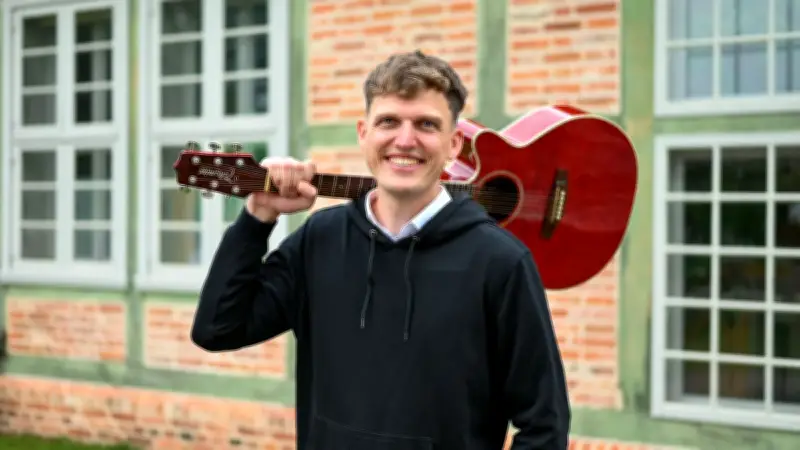 Abendliche Konzerte entlang der Peene: Johannes Scheurich spielt