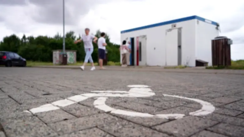 ADAC-Test: 62 Prozent der Autobahn-Toiletten in MV fallen durch