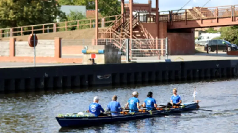 Anklamer Ruderklub tauft neues Boot „Lilienthal“ auf der Peene