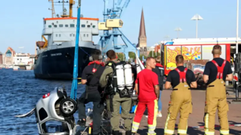 Auto im Wasser: Rostocker Feuerwehr gibt Tipps zur Selbstrettung