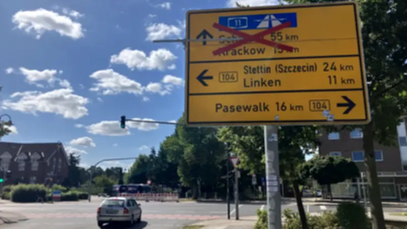 B104-Abfahrt bei Löcknitz voll gesperrt: Asphaltarbeiten nach Havarie