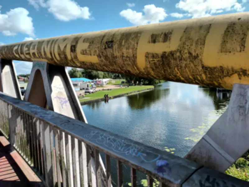Brückenfest in Schwaan: Dreckige Brücke darf nicht gereinigt werden
