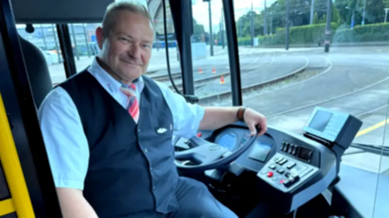 Busfahrer aus Rostock hilft Seniorin und wird Lieblingsbusfahrer 2026