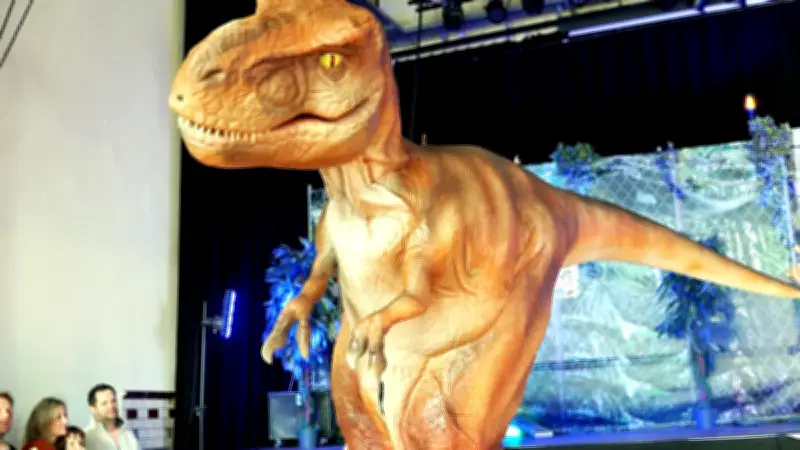 Dinoquest: Dinosaurier-Show gastiert auf Demminer Festwiese
