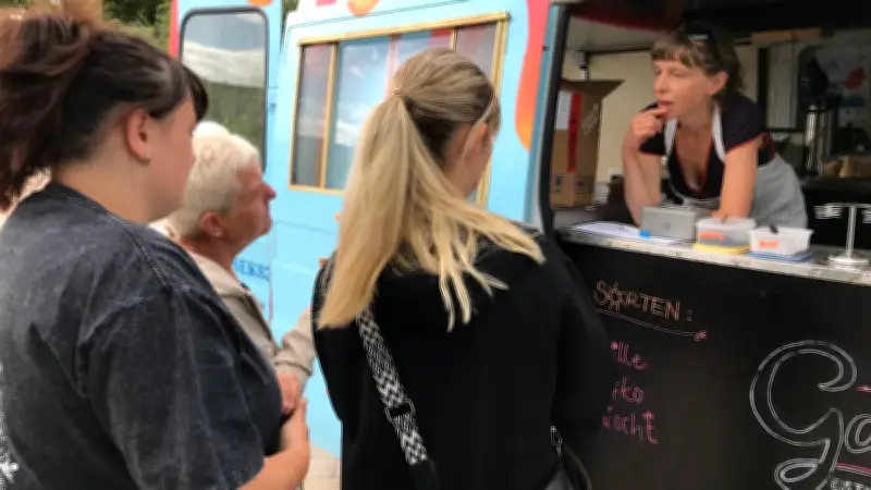 Eisbus „Gabi“ bringt Pasewalker ins Gespräch und zeigt Alternativen zum Frust