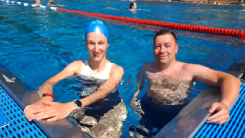 Erwachsene lernen schwimmen: Mutige Späteinsteiger überwinden ihre Angst