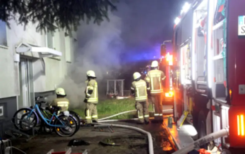 Feuer in Parchim: Mehrfamilienhäuser evakuiert, 25 Verletzte