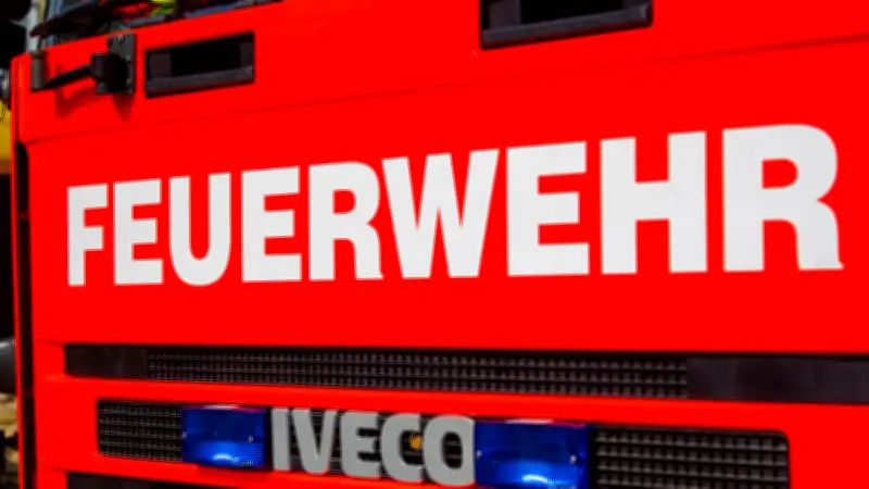 Feuerwehr löscht Laubenbrand und E-Scooter-Brand in Westmecklenburg