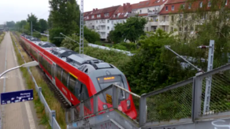 Fußgängerbrücke an Rostocker Schillingallee wieder freigegeben