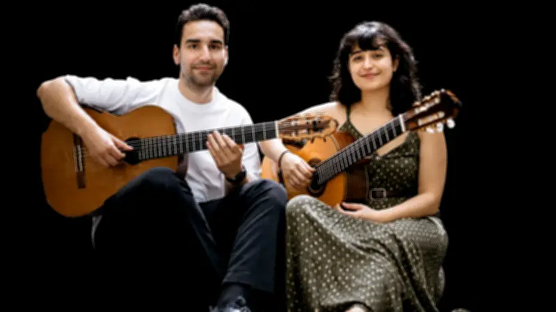 Gitarren-Duo arja spielt in Woseriner Dorfkirche