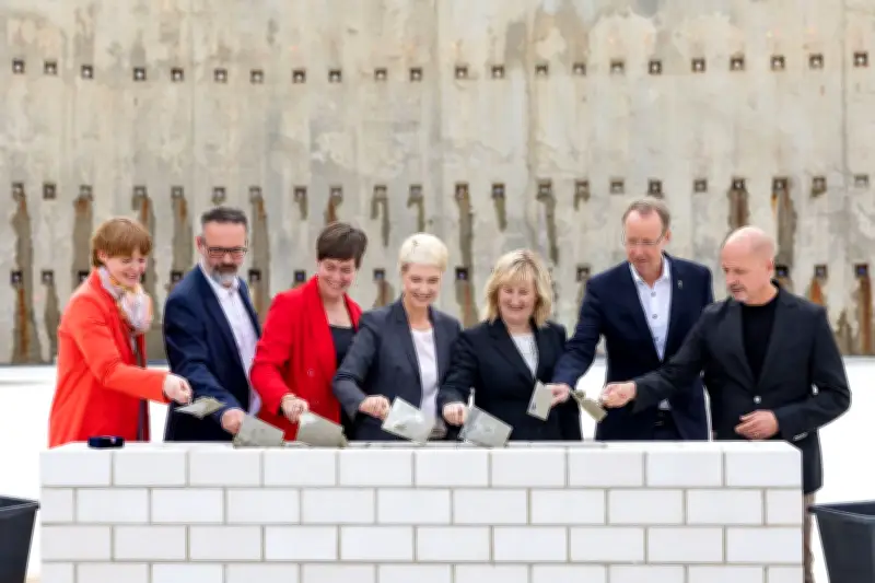 Grundstein für neues Volkstheater in Rostock gelegt