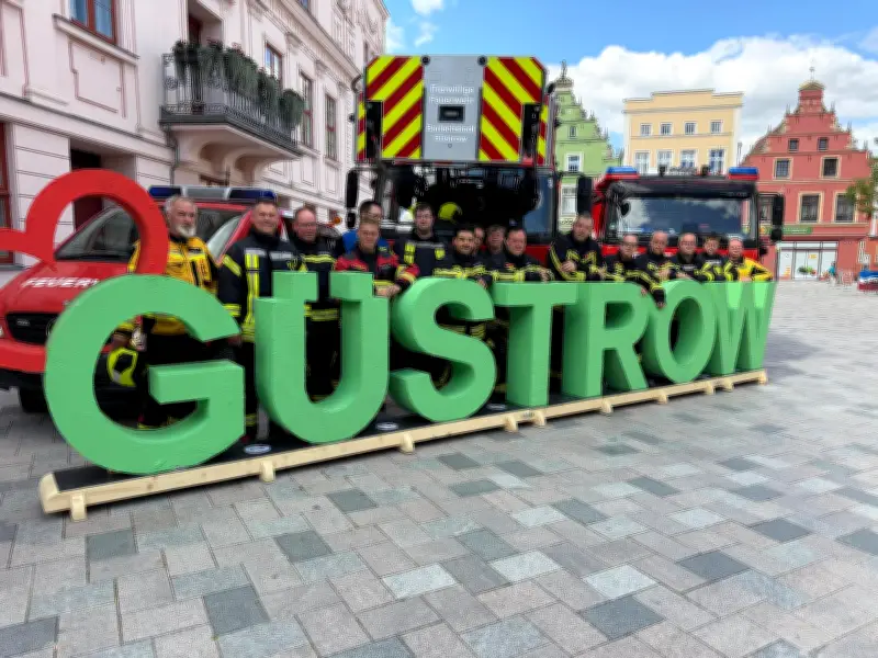 Güstrow: Neuer Selfiepoint vor dem Rathaus ein Hit