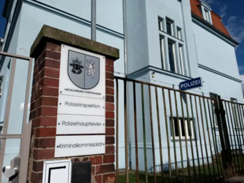 Güstrow: Spatenstich für neue Polizeidienststelle und FH-Campus