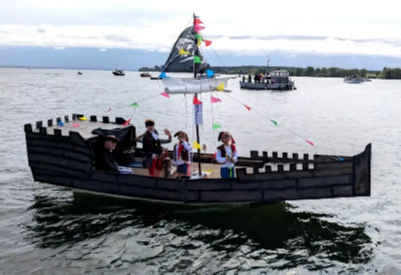 Hafenfest Sietow: Rostocker Freibeuter gewinnen Bootskorso