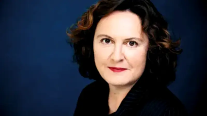Jana Hensel liest in Schwerin: Warum sich der Osten von der Demokratie verabschiedet